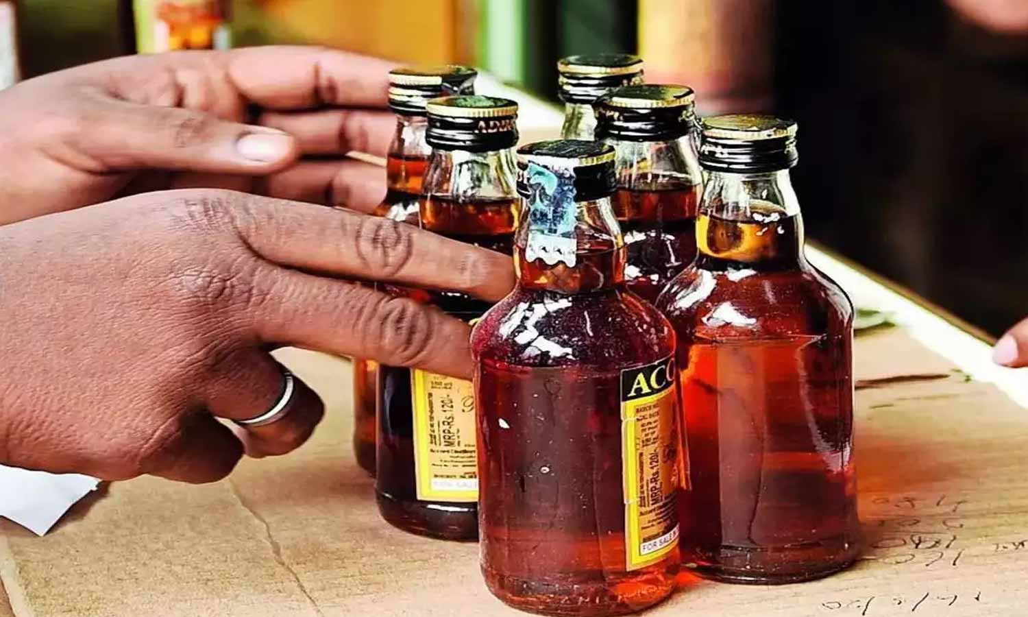 அதிகாரிகளுக்கு லஞ்சம்… செக்போஸ்டில் மதுபானம் அனுமதி… சிங்க பெண்களாக மறிய பெண்கள்..!