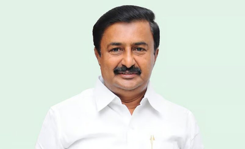 முன்னாள் அமைச்சர் உதவியாளர்மீது அடுகடுக்கான குற்றச்சாட்டு..!